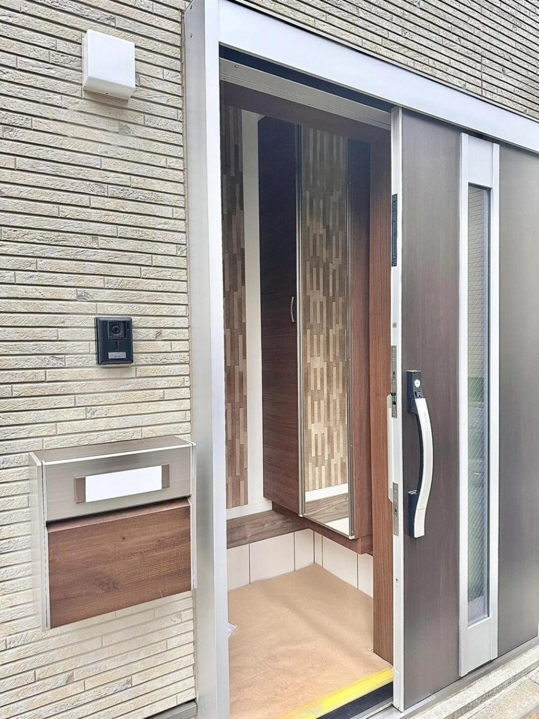 Vakantiehuis Qiqi House Serenity 新築一軒家宿 Brand New Exclusive 3-story House Near Skytree Asakusa *
